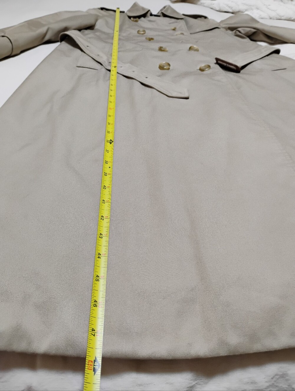 Vintage Burberry Beige Trench Coat with Signature Plaid Lining - Picture 9 of 11
